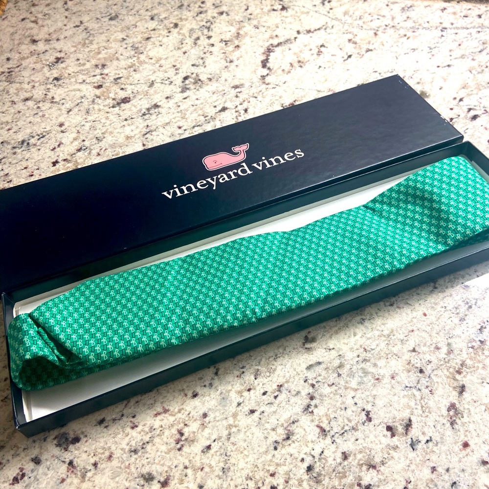 NWT VINEYARD VINES DRESS TIE W/ GIFT BOX